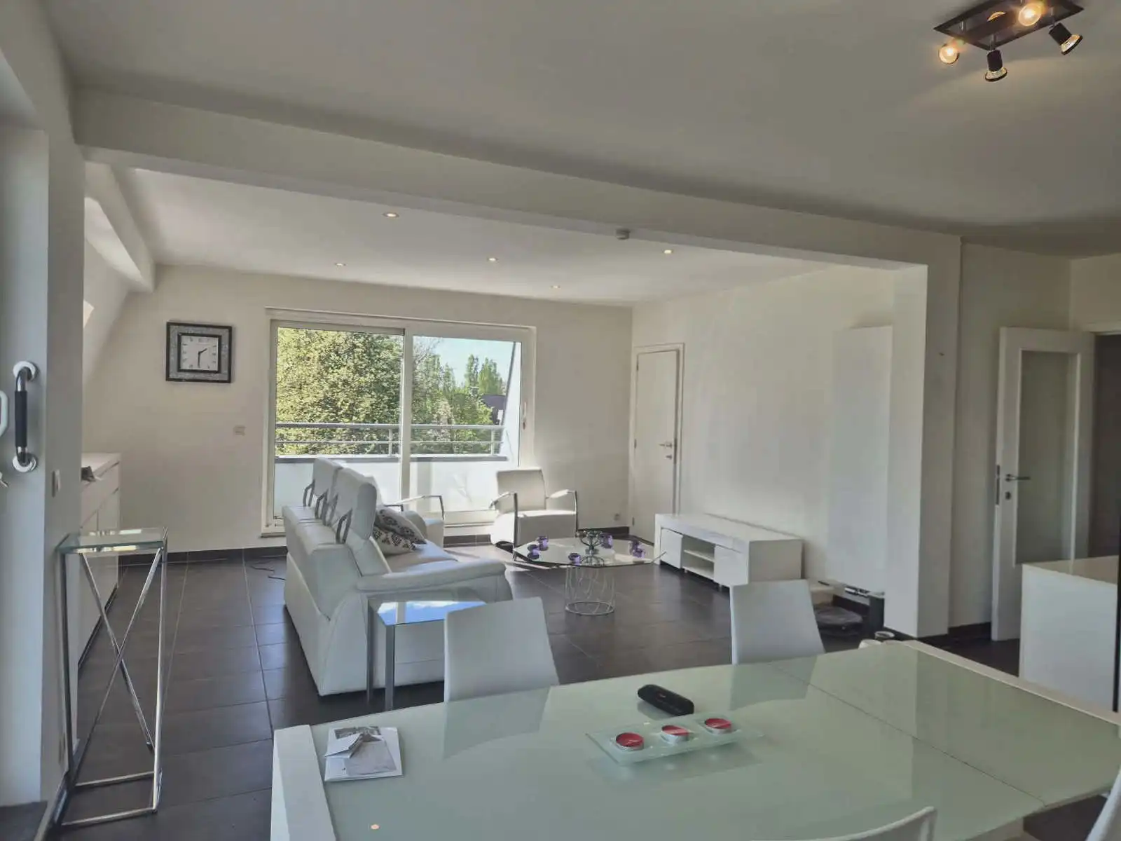 Prachtig dakappartement met 2 slaapkamers en garage foto 3