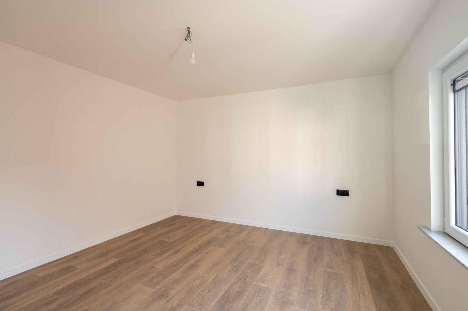 Instapklare gezinswoning met garage, 5 slaapkamers, 2 badkamers én een zonnige tuin foto 21