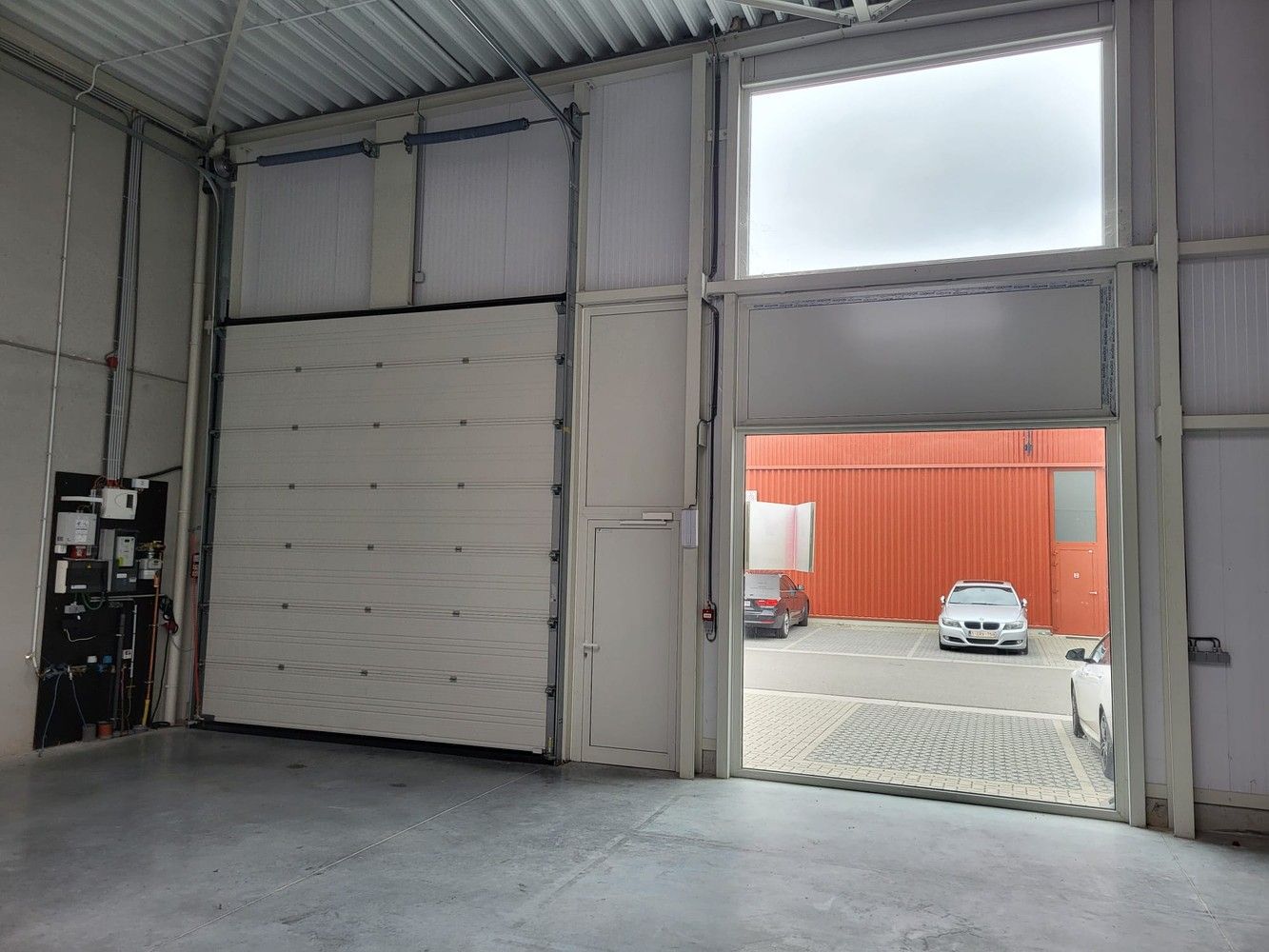 KMO-unit /showroom +/- 256m² foto 4