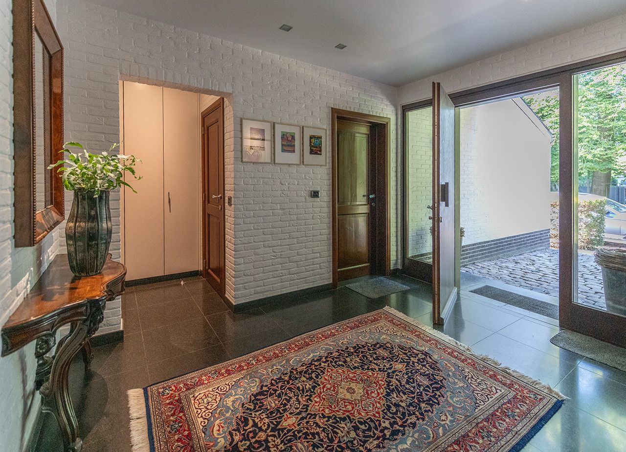 Ruime en exclusieve villa met 5 slaapkamers op perceel van 40 are foto 3
