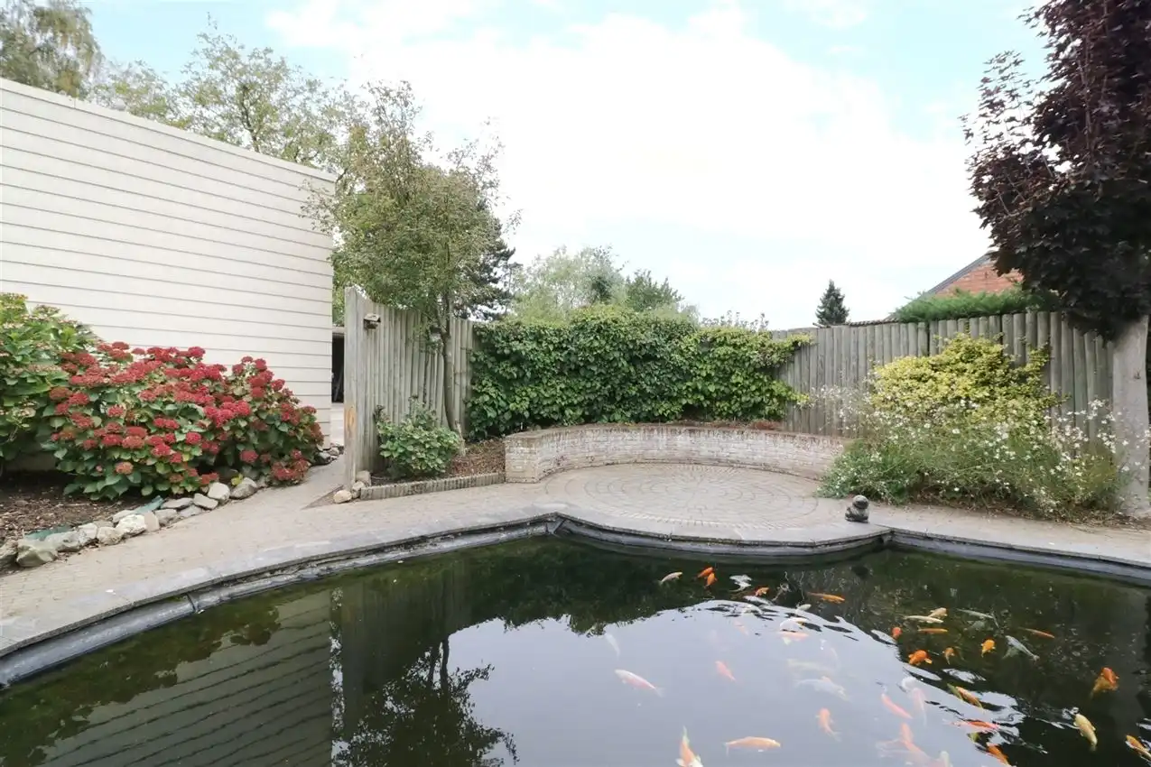 label c, nabij station, garage voor vijf wagens foto 46