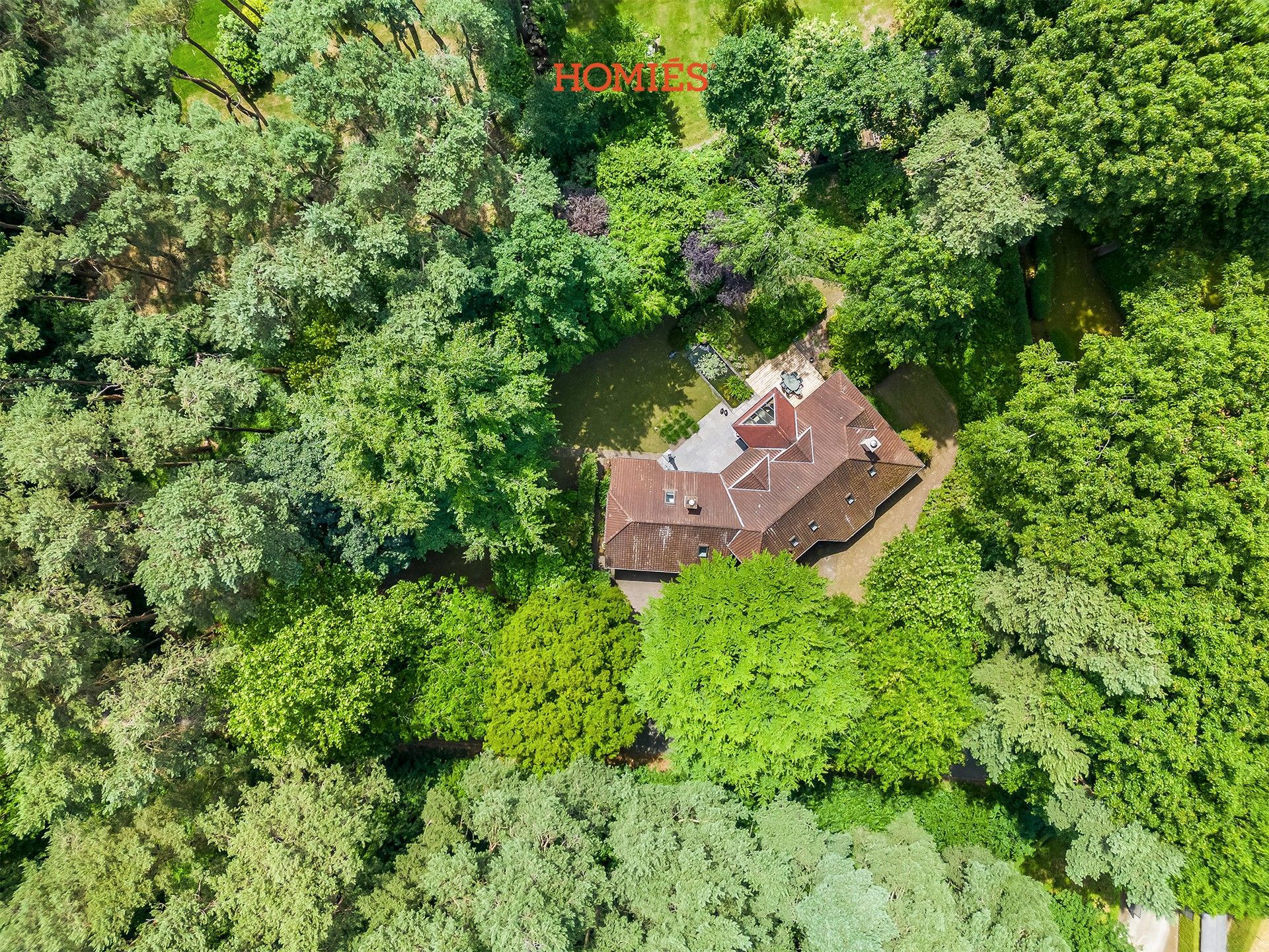 Instapklare villa op een ruim perceel foto 2