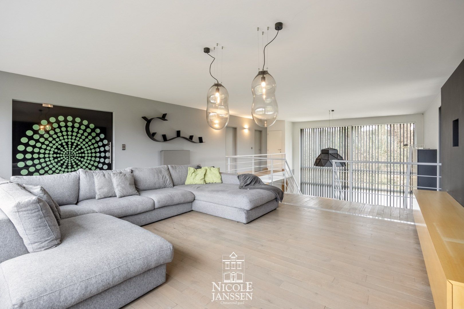 Zeer moderne en luchtige woning in een rustige, groene omgeving foto 13