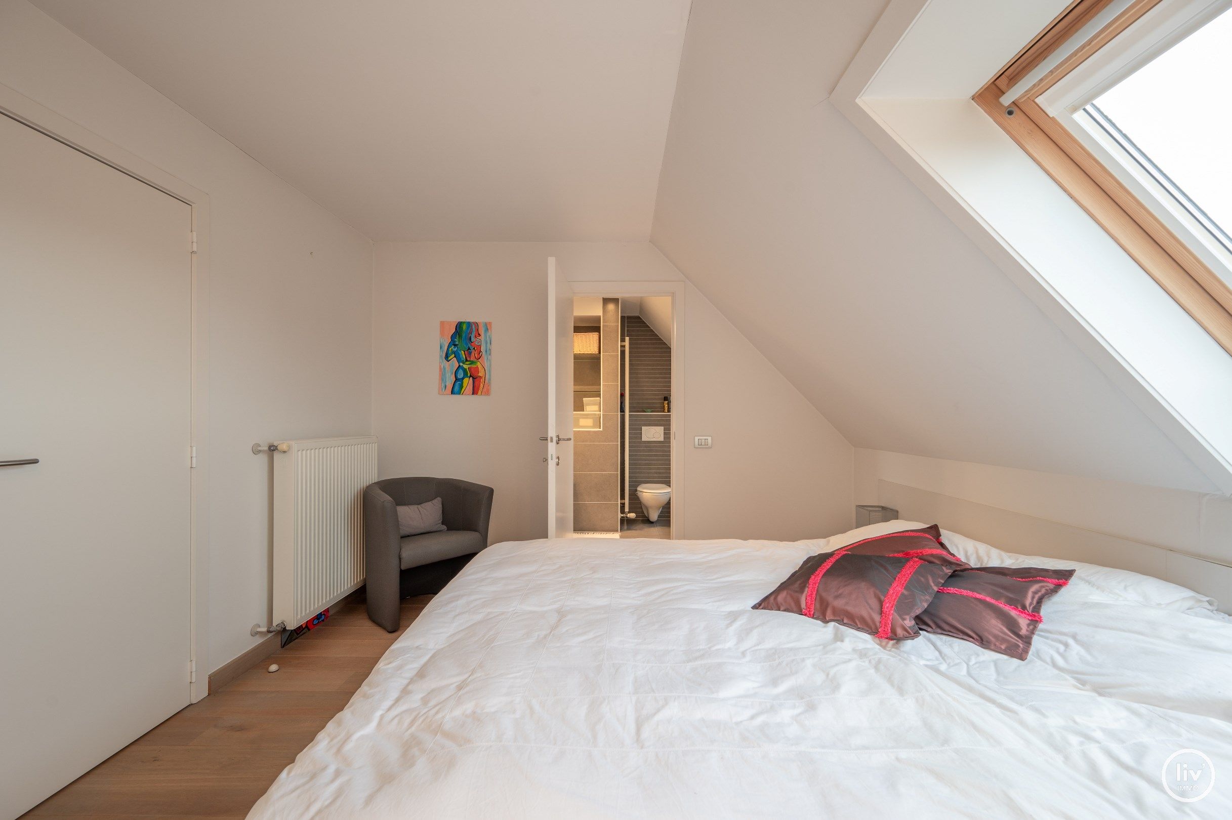 Aangenaam duplex appartement met ruime terrassen centraal gelegen op de Paul Parmentierlaan te Knokke. foto 10