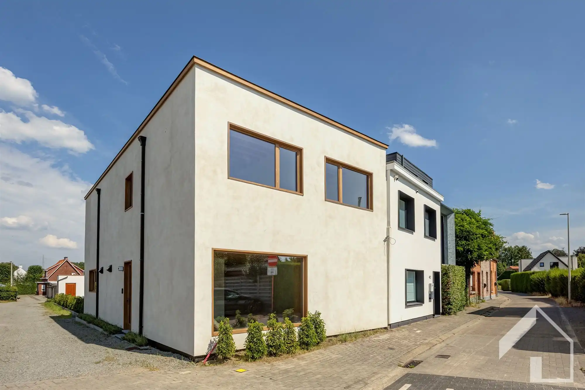 Hoogwaardig afgewerkte HOB nabij centrum van Ranst foto {{pictureIndex}}