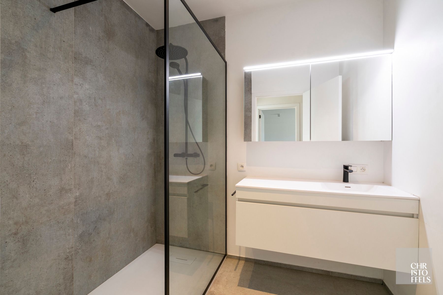 Modern en energiezuinig 2-slaapkamerappartement te Lanaken! foto 12