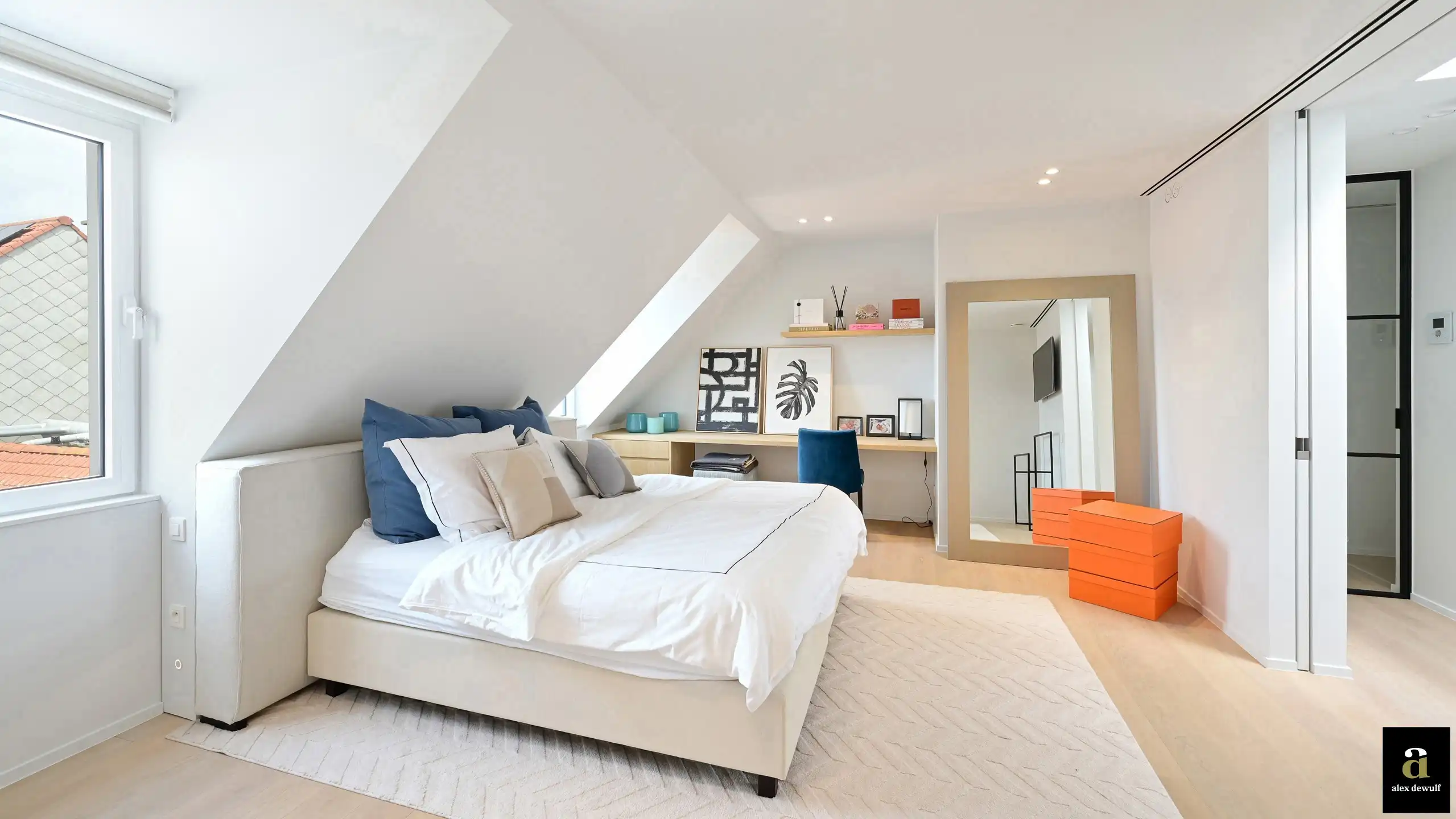 Licht en modern duplexappartement, gelegen vlakbij Zeedijk en Rubensplein. foto 16