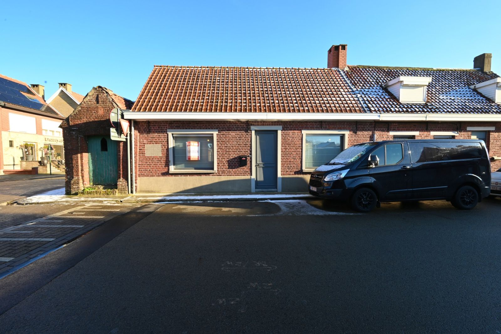 Gerenoveerde woning met centrale ligging in Emelgem! foto 2