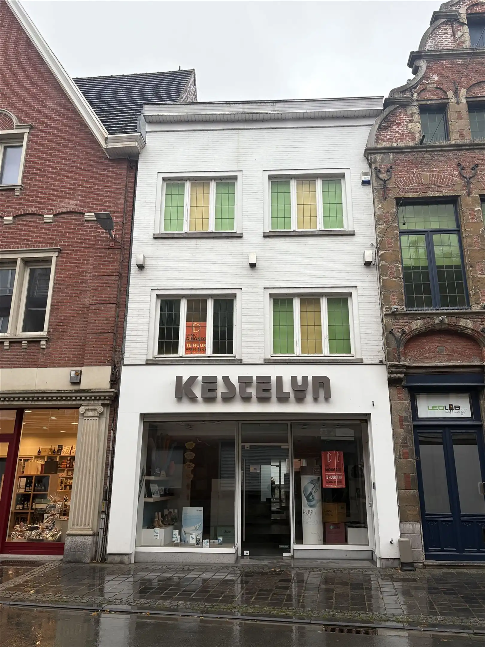 Handelspand te huur in centrum Oudenaarde. foto {{pictureIndex}}