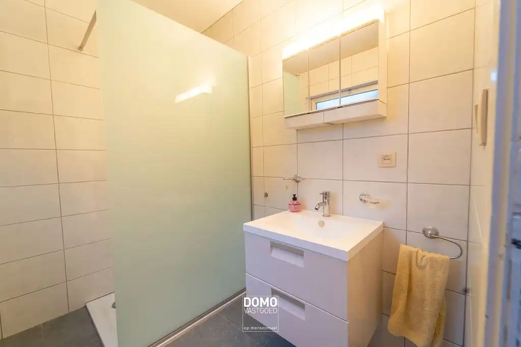Halfopen bebouwing met grote tuin en 3 slaapkamers foto 6
