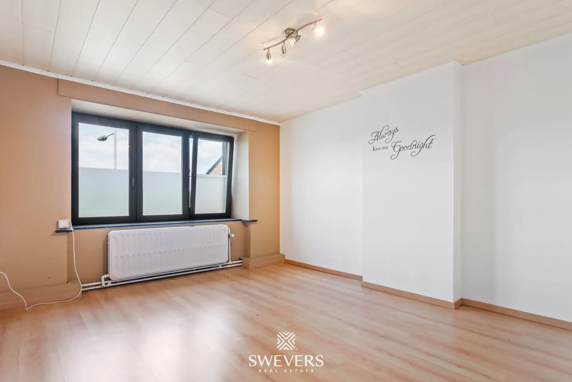 Ideale gezinswoning, instapklaar met ruime tuin en bouwgrond foto 14