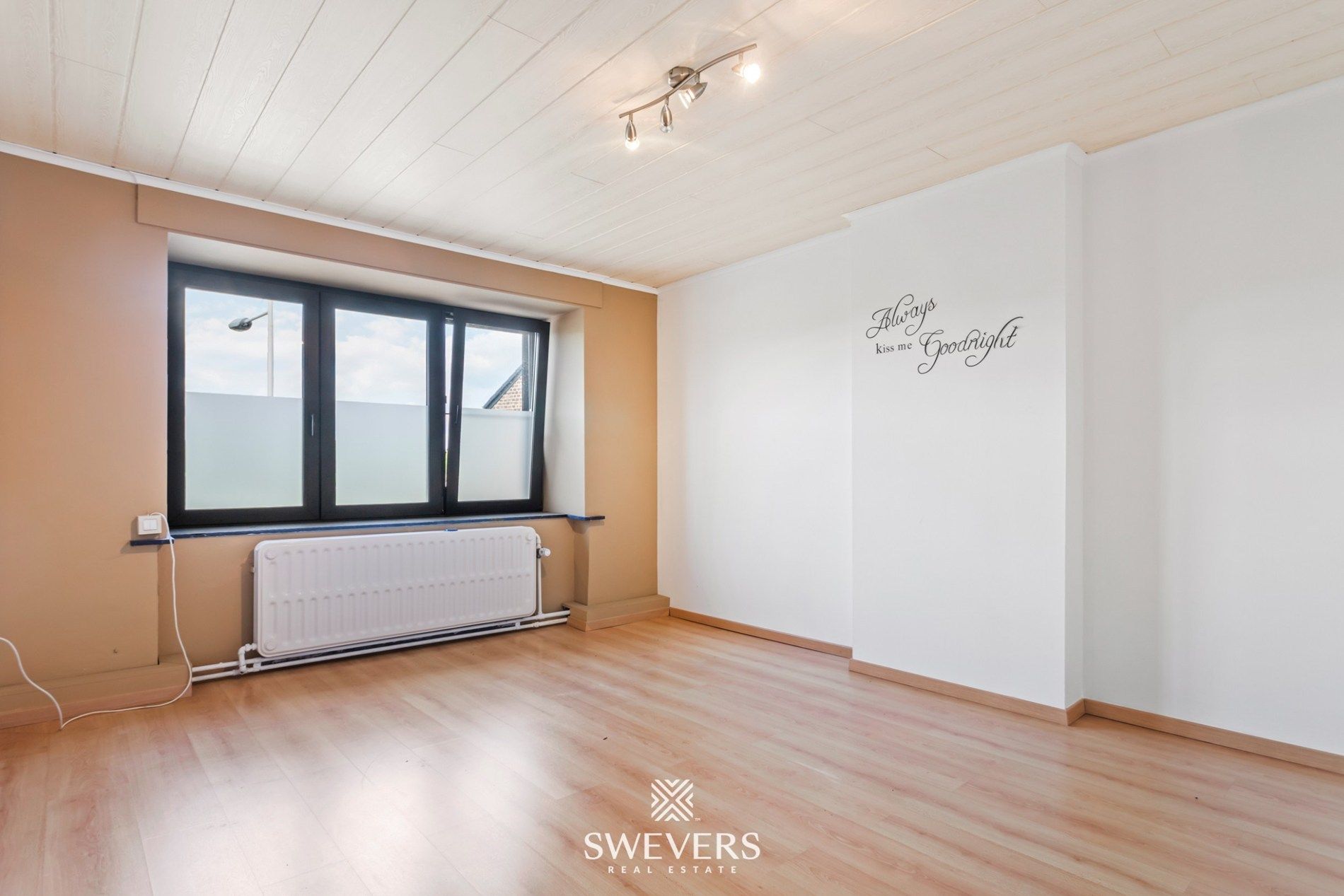 Ideale gezinswoning, instapklaar met ruime tuin en bouwgrond foto 15