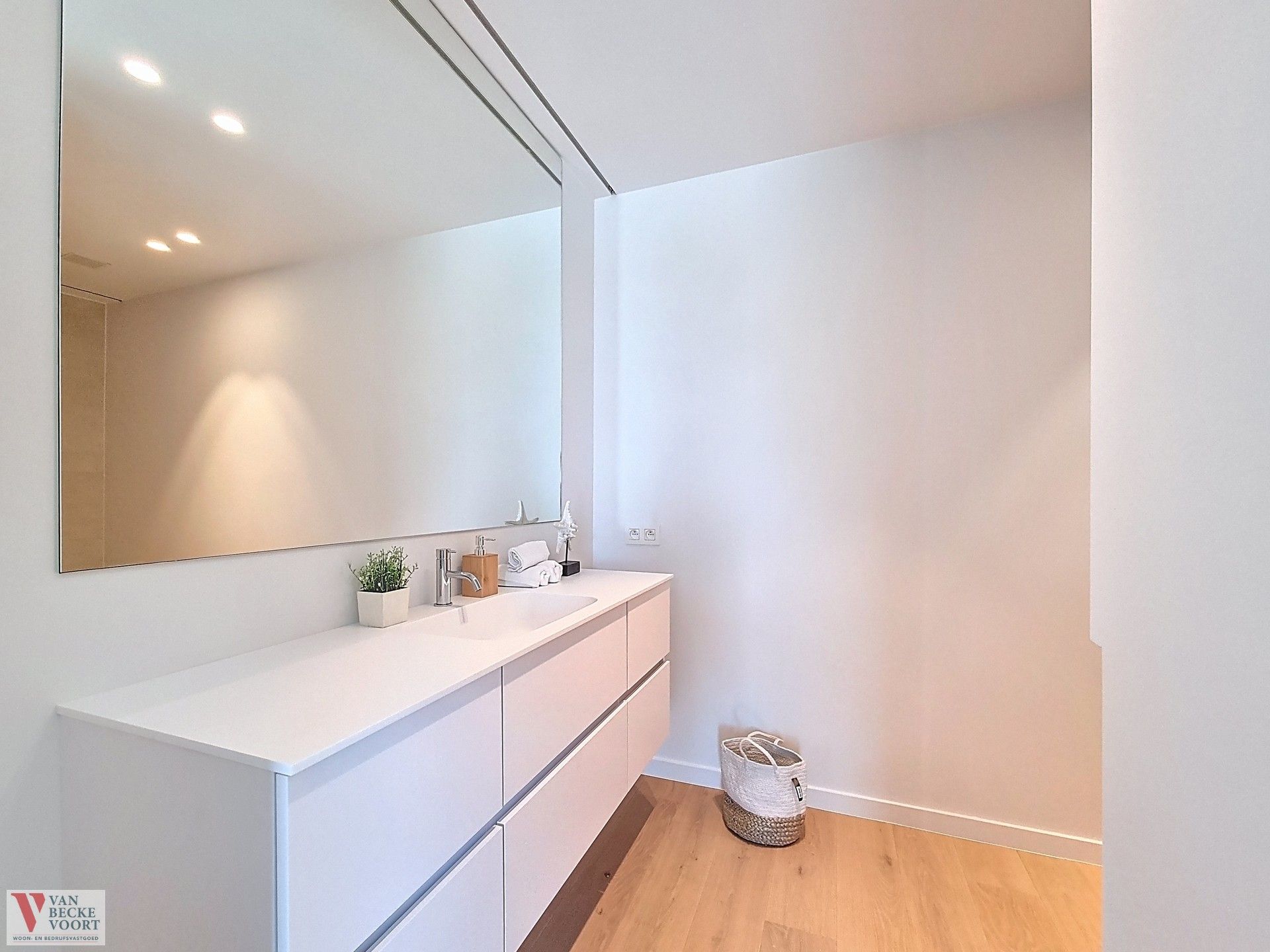 Stijlvol appartement met dakterras foto 11