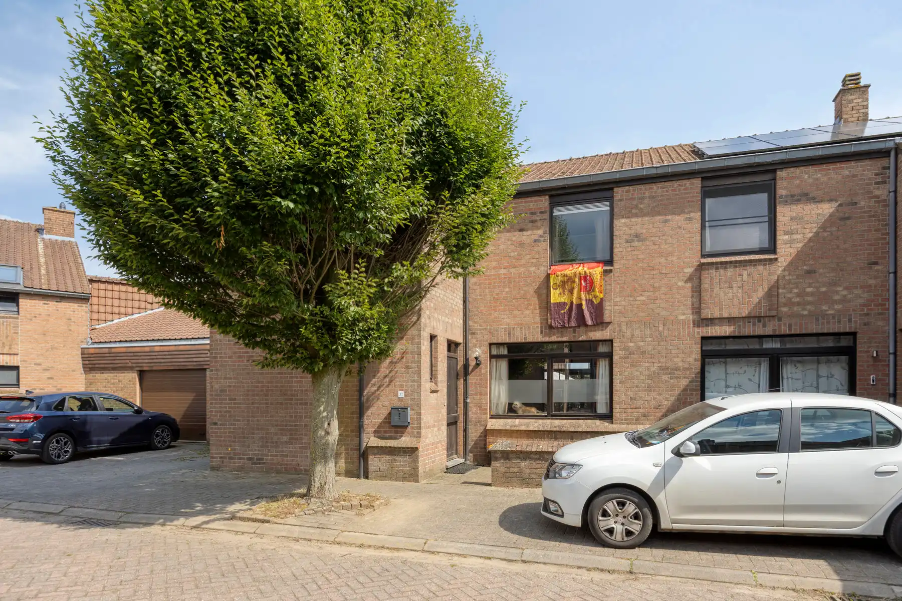 Goed en rustig gelegen woning met 3 slaapkamers en tuin foto {{pictureIndex}}