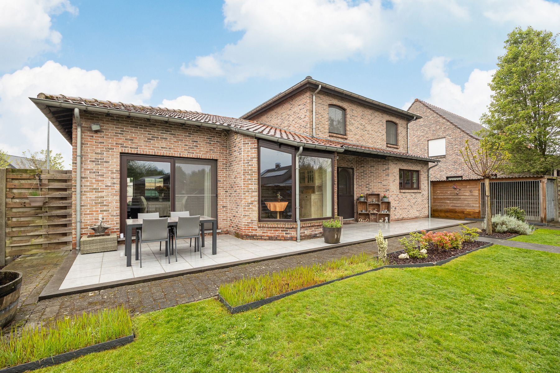 Woning met 2 slaapkamers en garage op 557 m2 grond foto 33