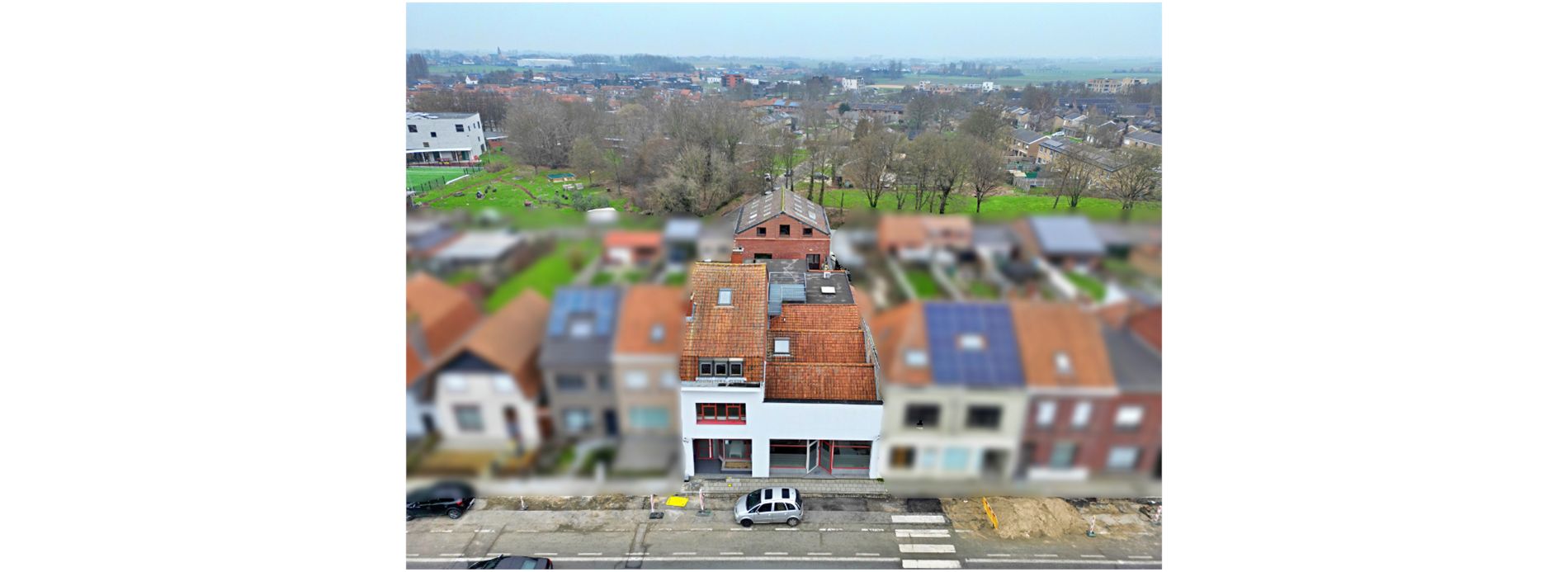 INTERESSANTE WONING MET KANTOOR & LOODS IN CENTRUM IEPER foto 2