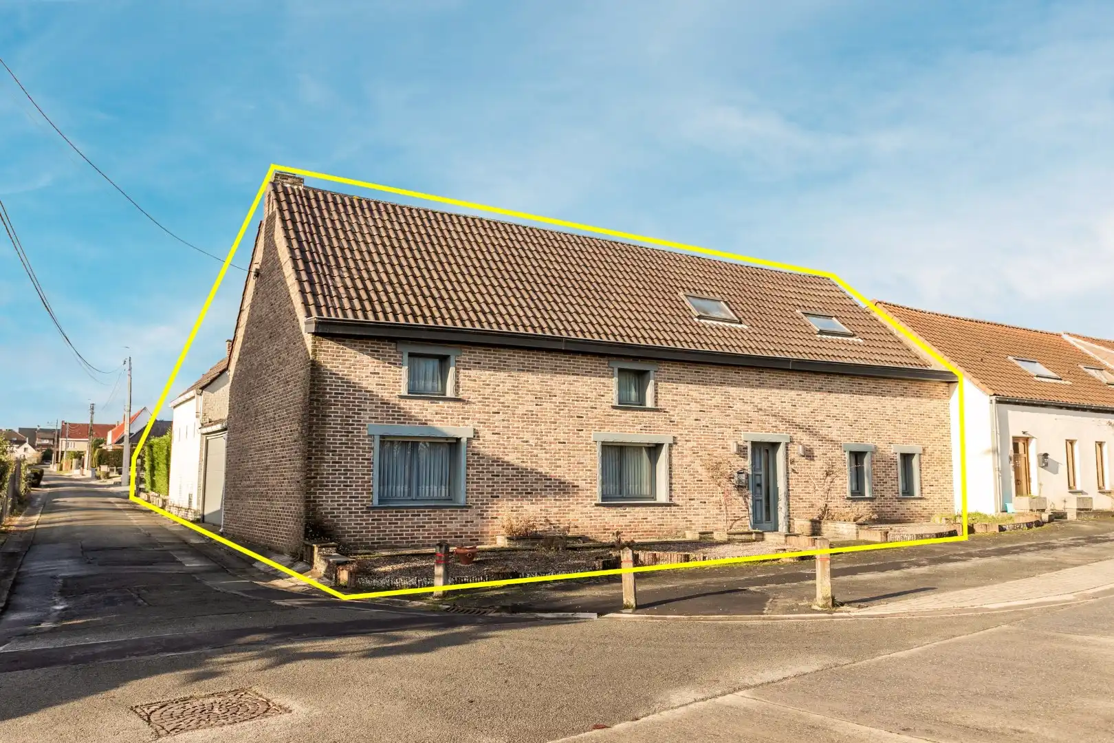 Hoofdfoto van de publicatie: Te renoveren fermette met 3 slpk, bijgebouw en garage en mogelijkheid tot uitbreiding (bouwgrond)