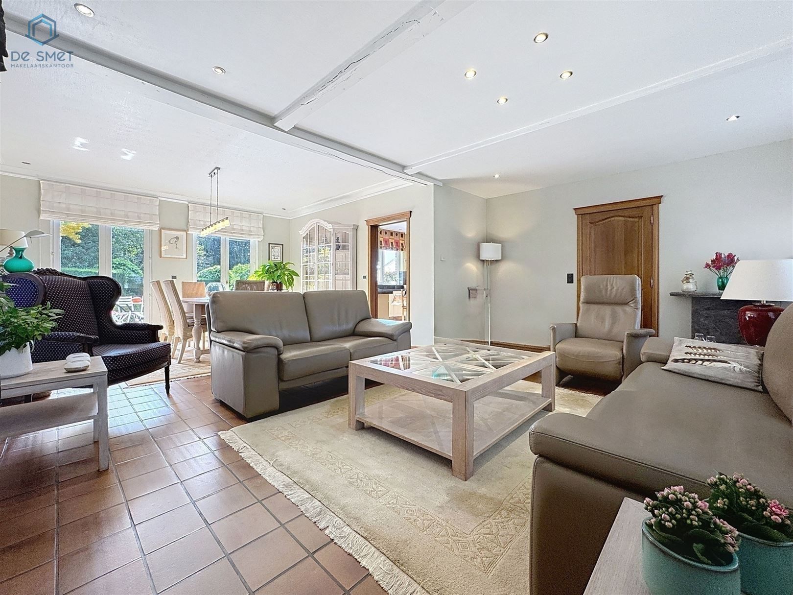 Ruime open bebouwing met 3 slks en prachtige tuin foto 4