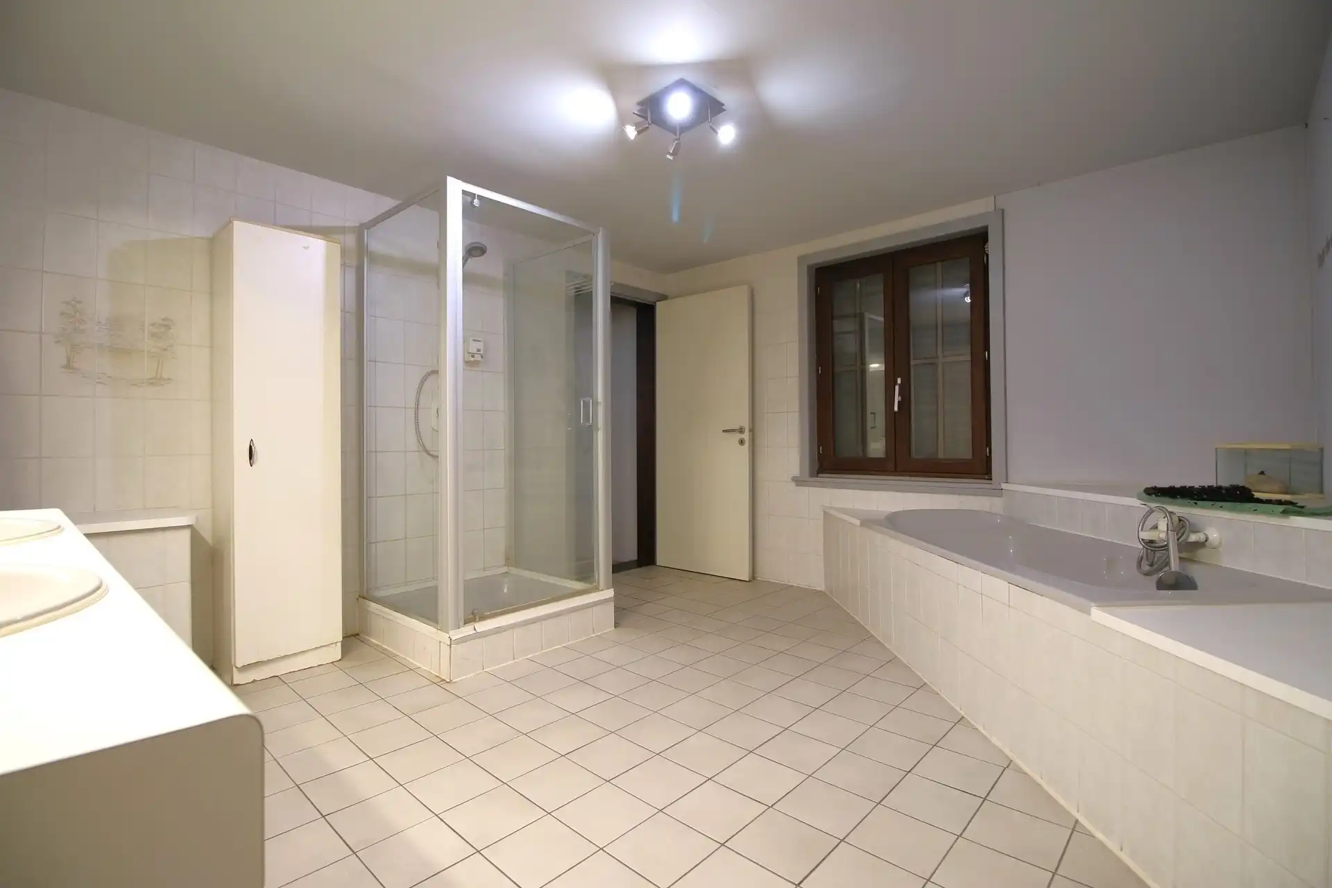 Ruim te renoveren handelspand met woning foto 20