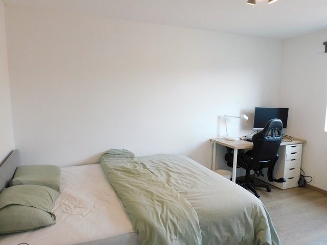 Gezinswoning met 3 slaapkamers en grote tuin foto 10