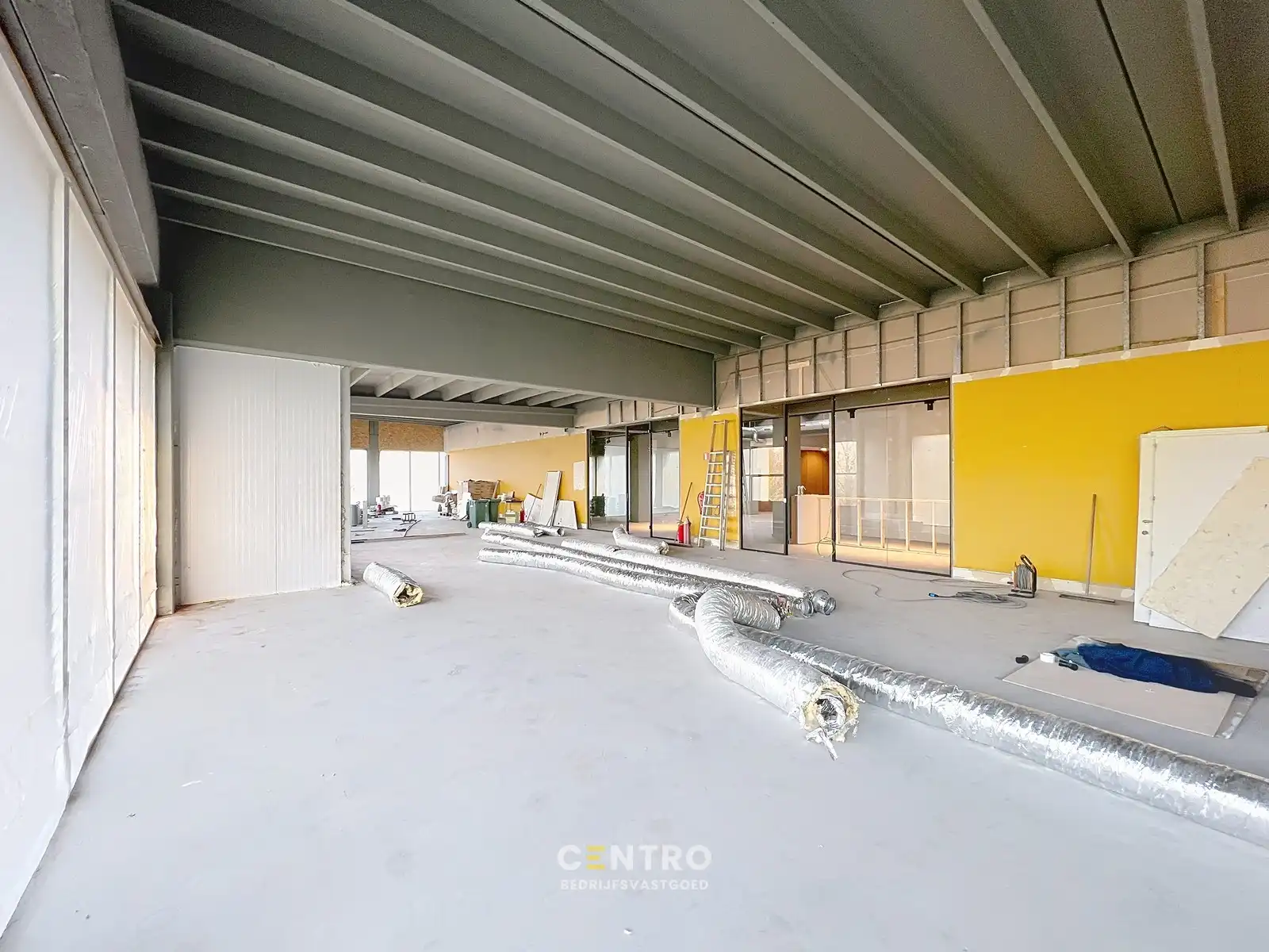 Energiezuinige, vernieuwde SERVICED kantoorruimte met mogelijkheid om een MAGAZIJN (215m²) bij te huren op Ieper Business Park! foto 14