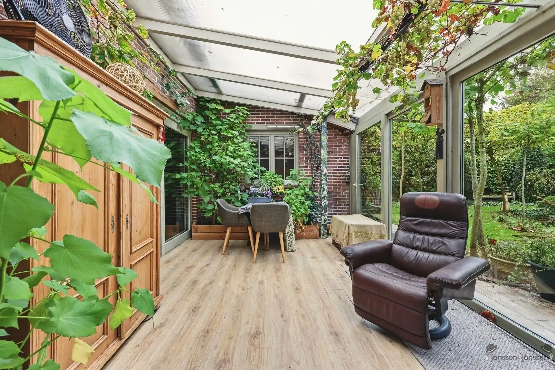 Vrijstaande woning in prachtige groene omgeving op perceel van 955m² foto 11