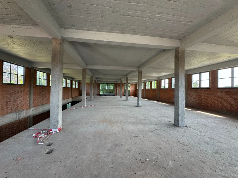 Bedrijfspand met woning foto 9