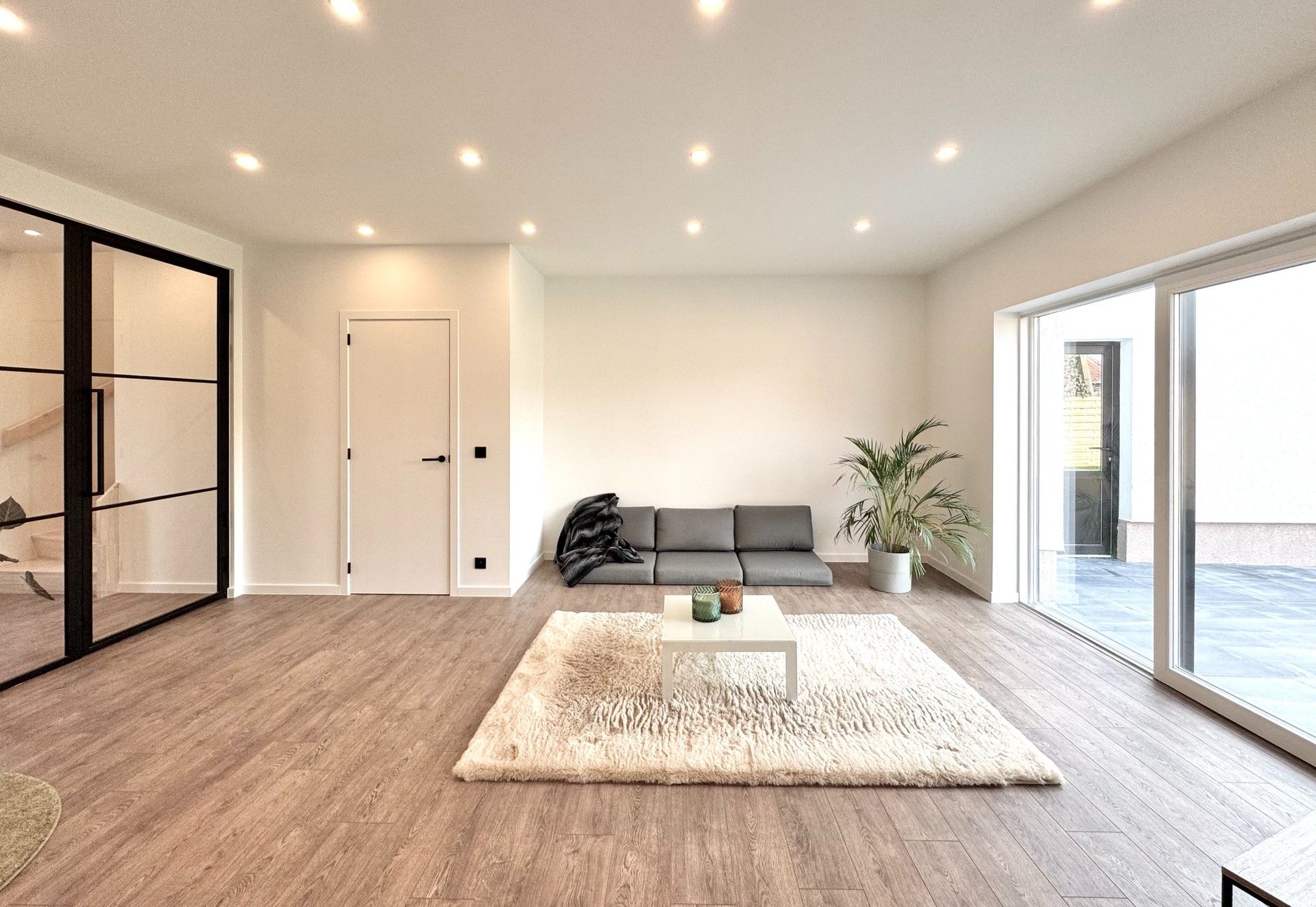 GERENOVEERDE WONING MET GROTE GARAGE foto 6