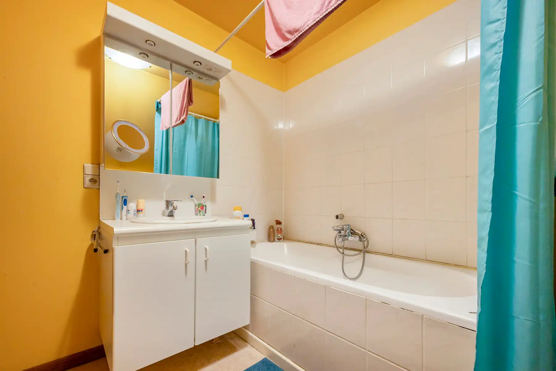 Opbrengsteigendom met 2 appartementen en handelsruimte foto 25