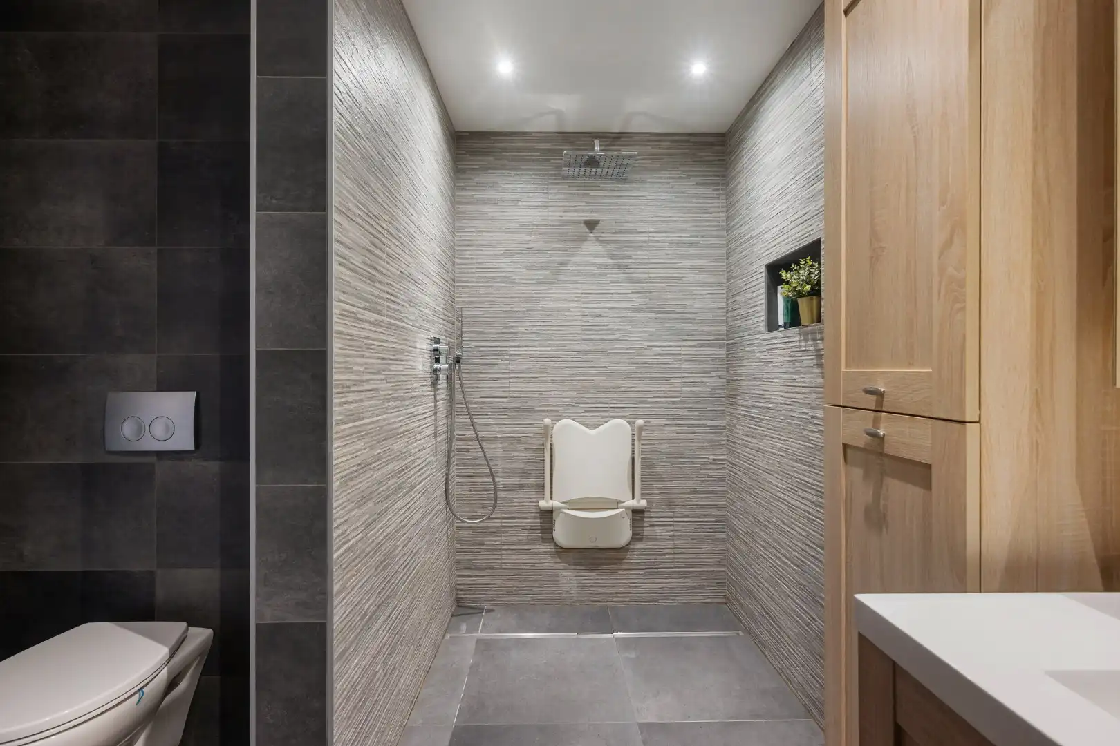 Instapklare woning met 3 slaapkamers en achterliggend tiny house in Geluwe foto 12