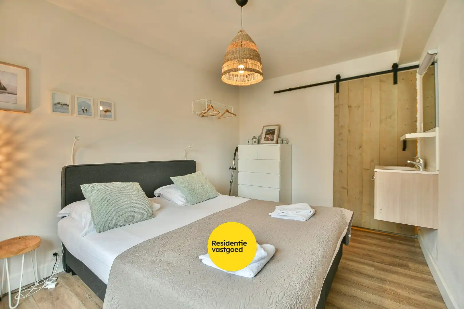 Lichtrijk éénslaapkamerappartement nabij centrum en bos in De Haan foto 14