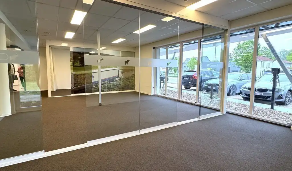 Lichtrijk kantoor te huur op zichtlocatie te Sint-Martens-Latem foto 5