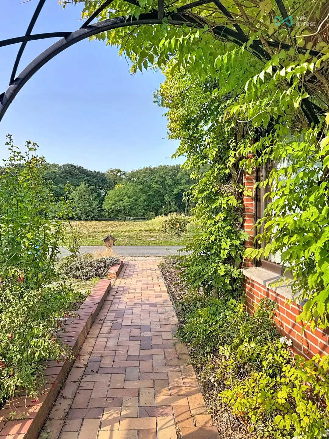 Vrijstaande woning met garage en tuin in rustige woonwijk. foto 6