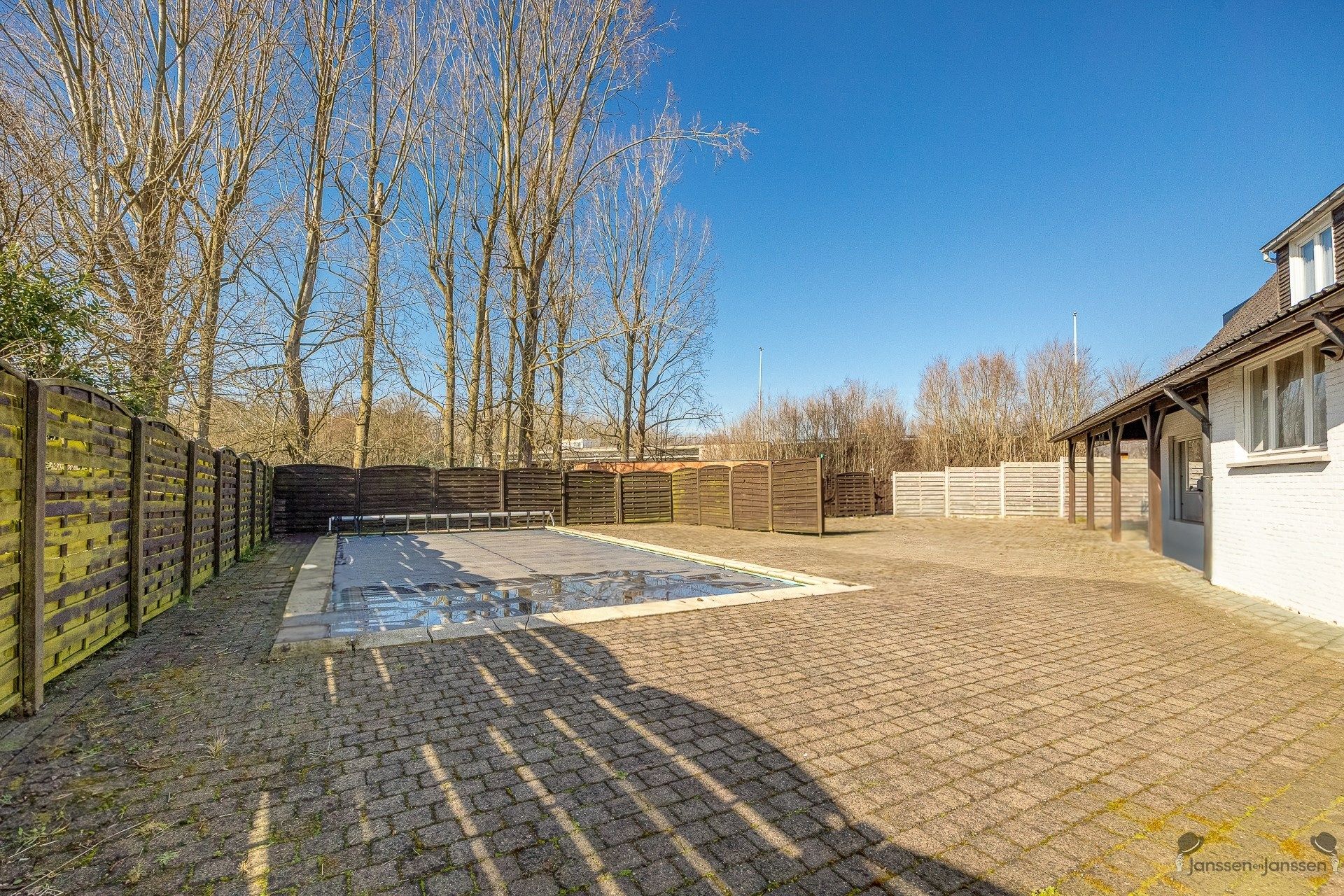 villa op een perceel van 3.552 m² foto 38
