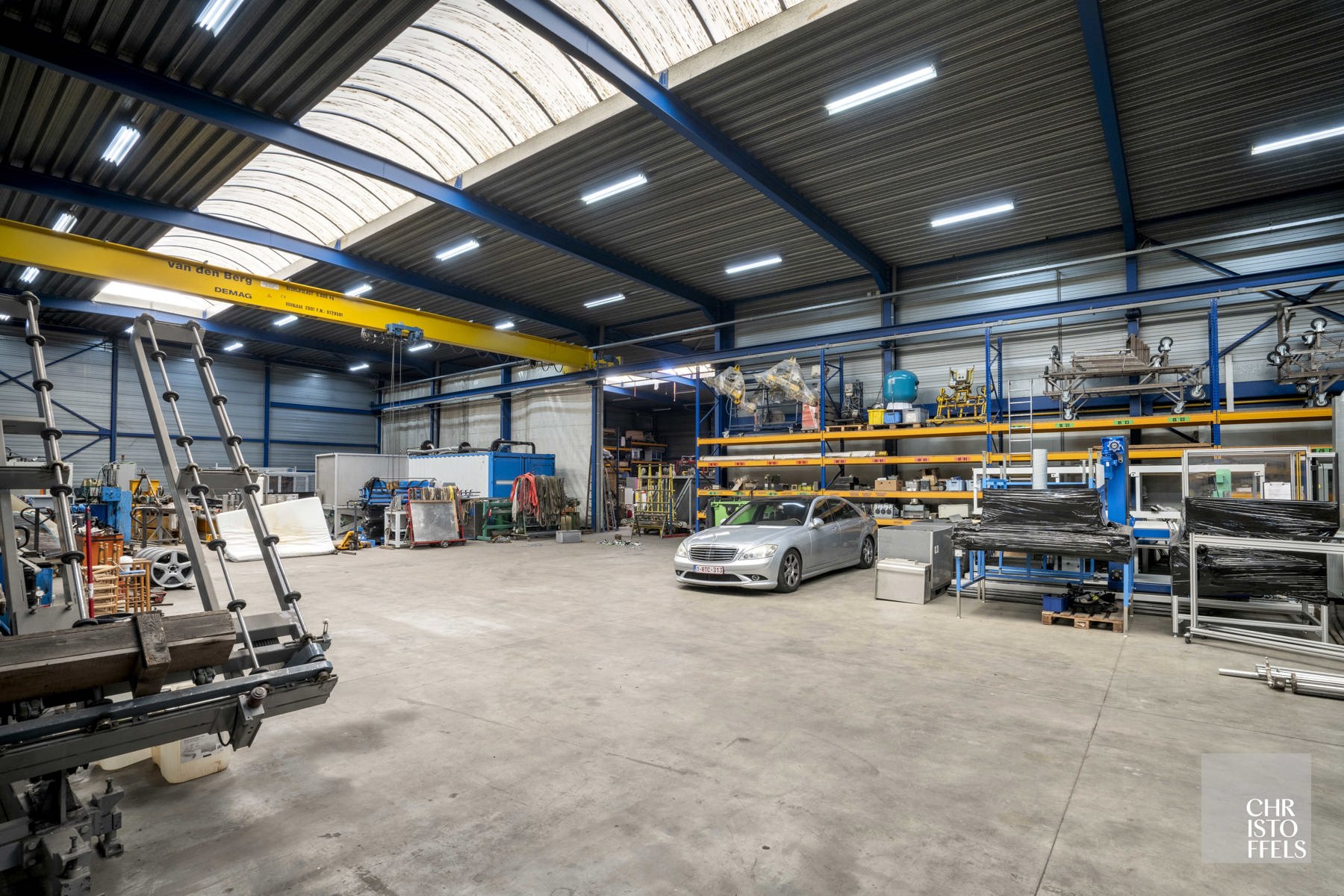 Functioneel bedrijfsgebouw op 4.445m² met magazijn/werkplaats (1.231 m²) en kantoorruimtes (197 m²) nabij de E314 foto 5