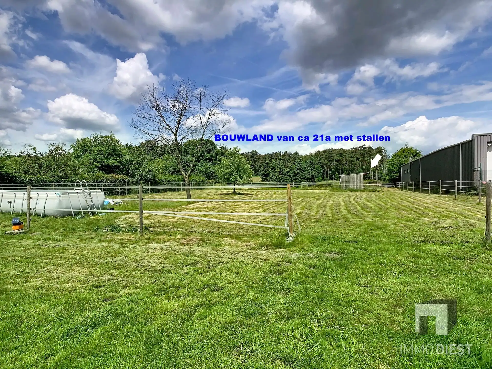 Gelijkvloerse instapklare woning met grote tuin op ca. 39a foto 3