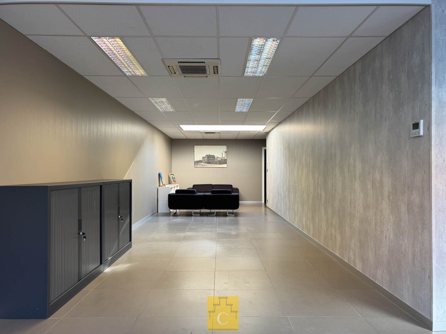 Ruim handelspand met duplexwoonst in het centrum van Loppem foto 2