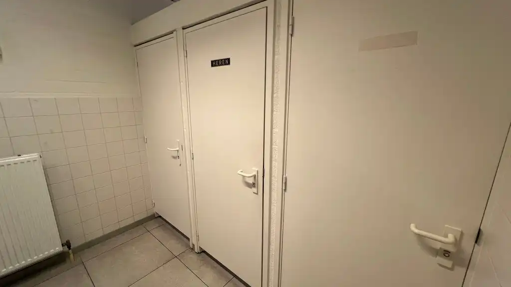 Loods met kantoren te huur in haven van Gent foto 17