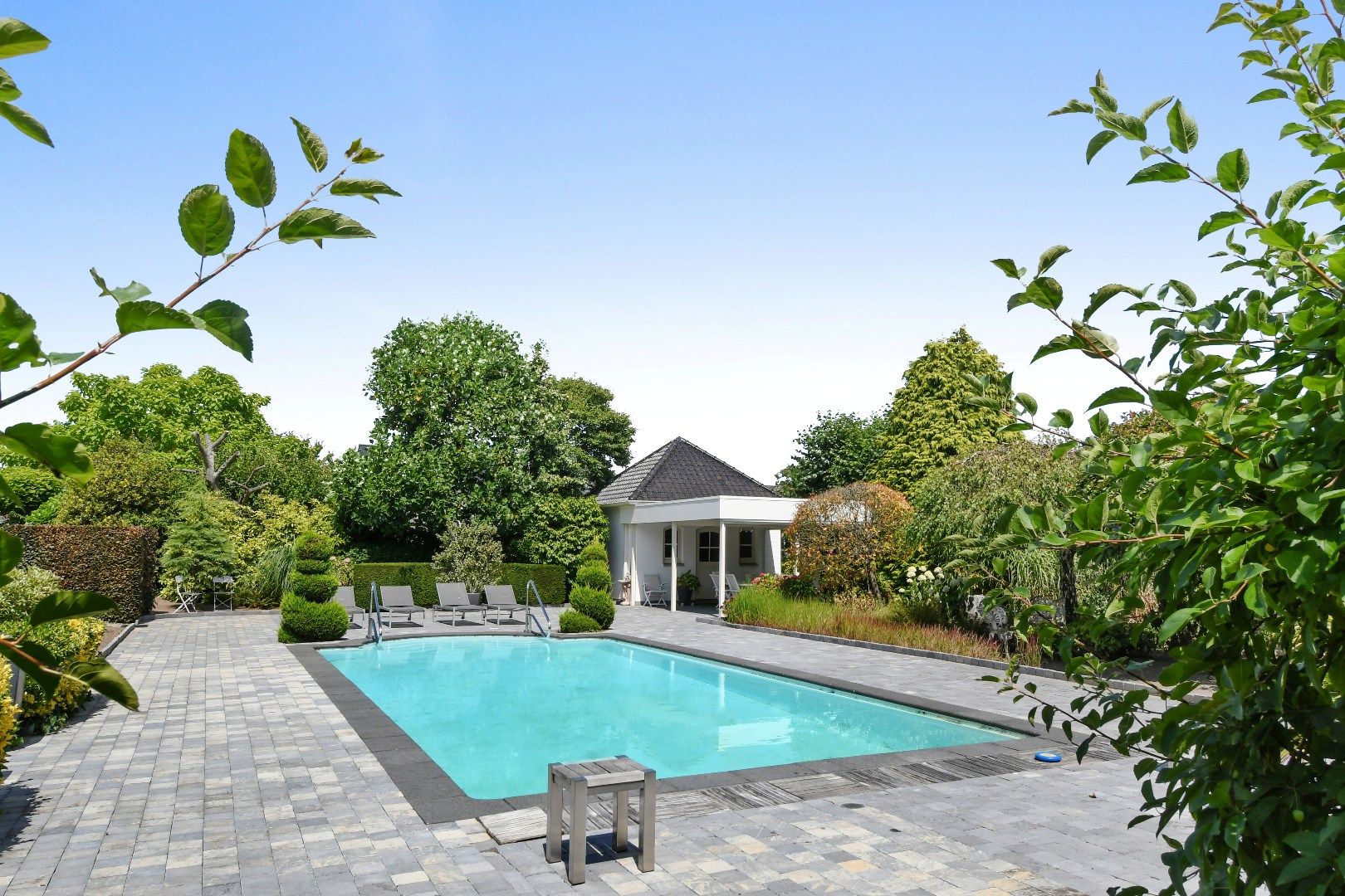 Exclusieve villa met zwembad, poolhouse en royale leefruimtes foto 21