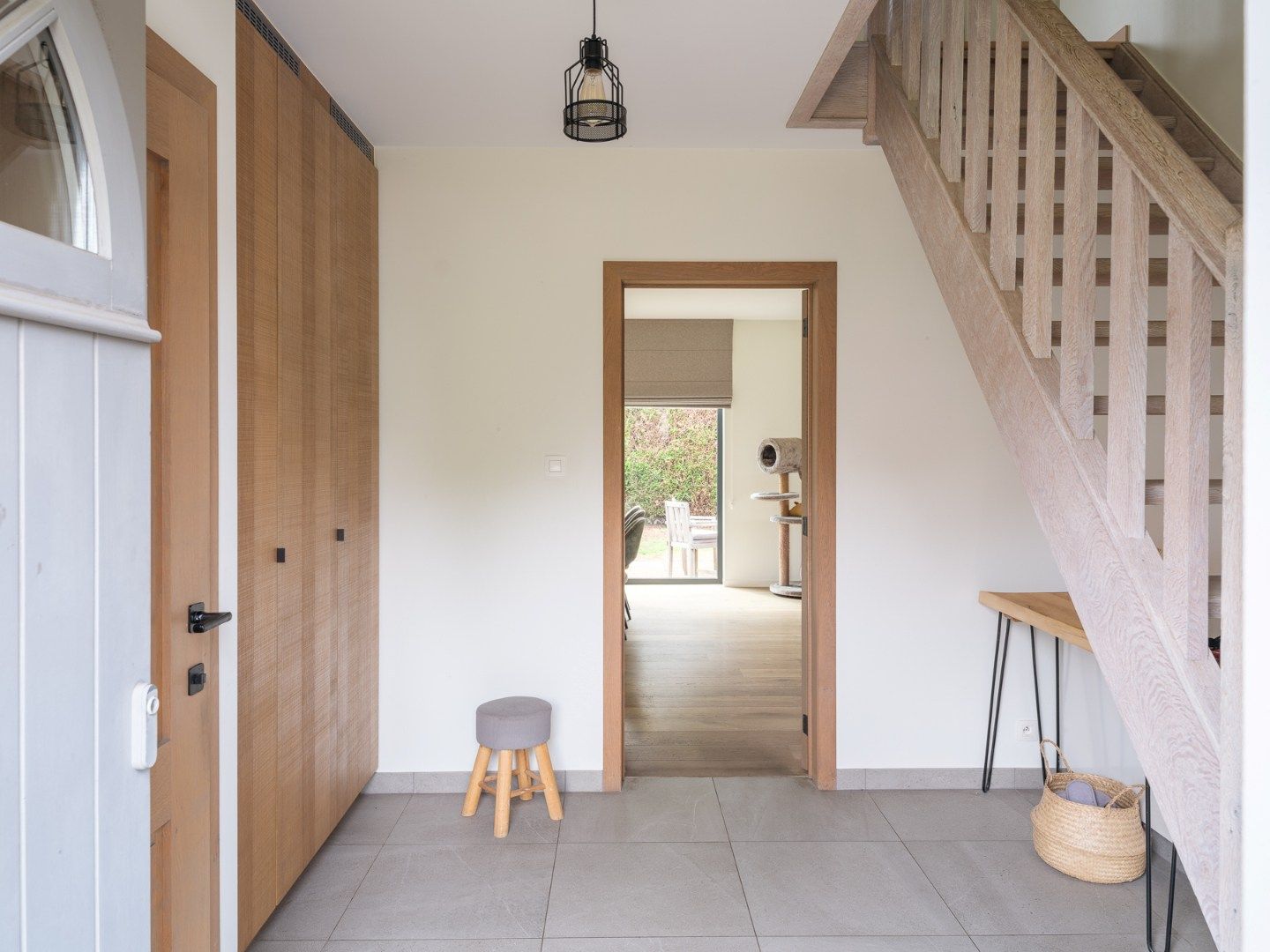 🔑 Instapklaar wonen in het hart van Laarne — stijlvol, ruim en perfect gelegen foto 2