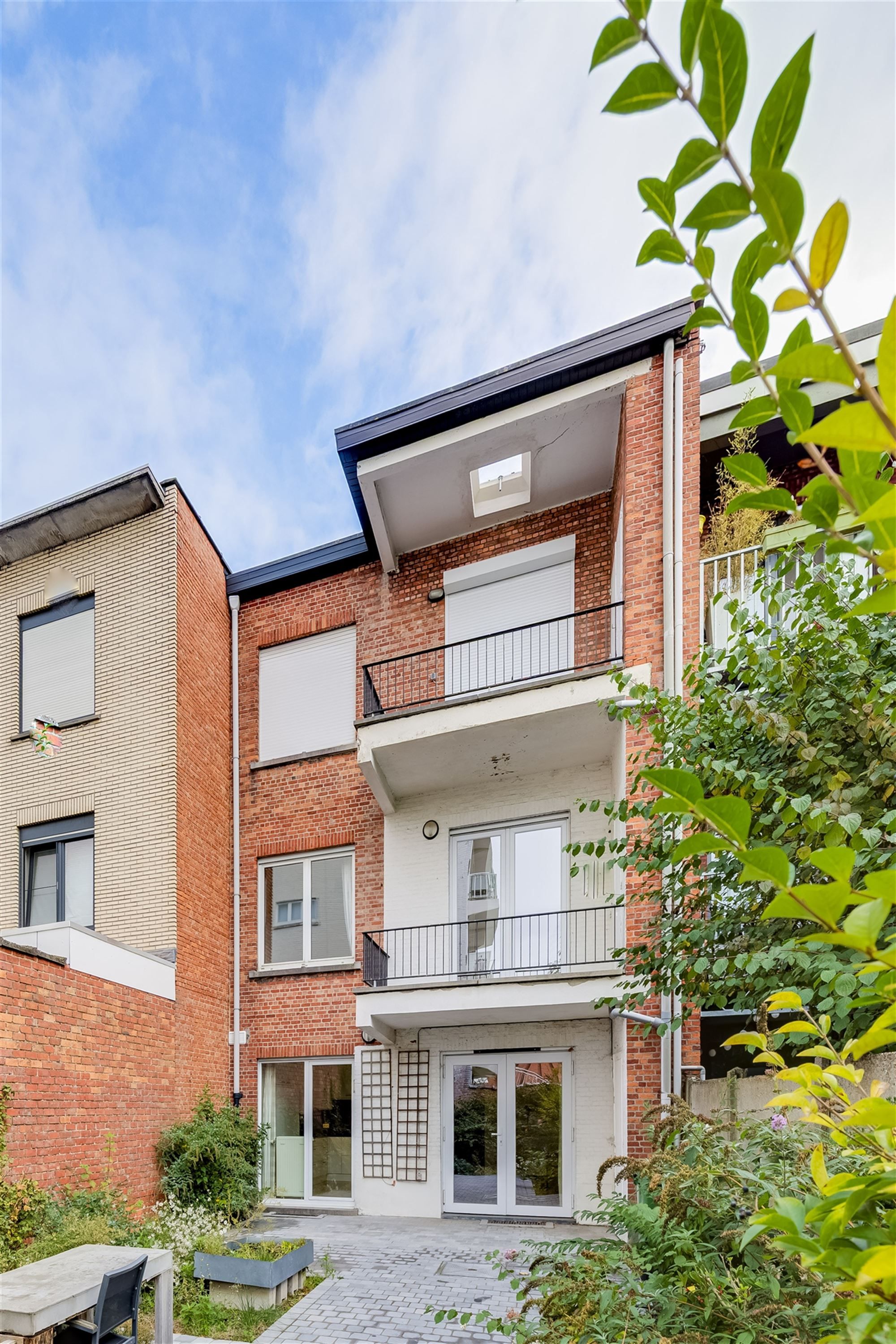Gerenoveerd opbrengsteigendom met twee appartementen te koop foto 28