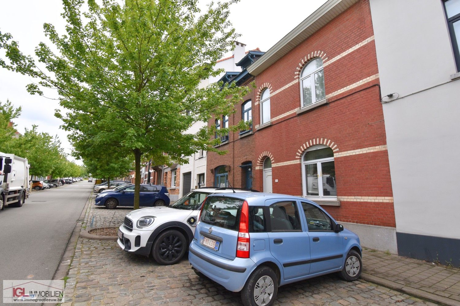 Charmante rijwoning te koop in Ukkel. foto {{pictureIndex}}