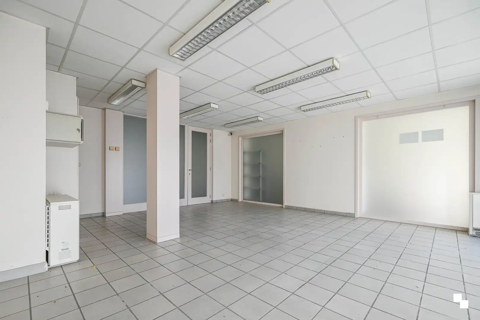 Commerciële ruimte van 114 m² met garagebox in centrum Izegem foto 3