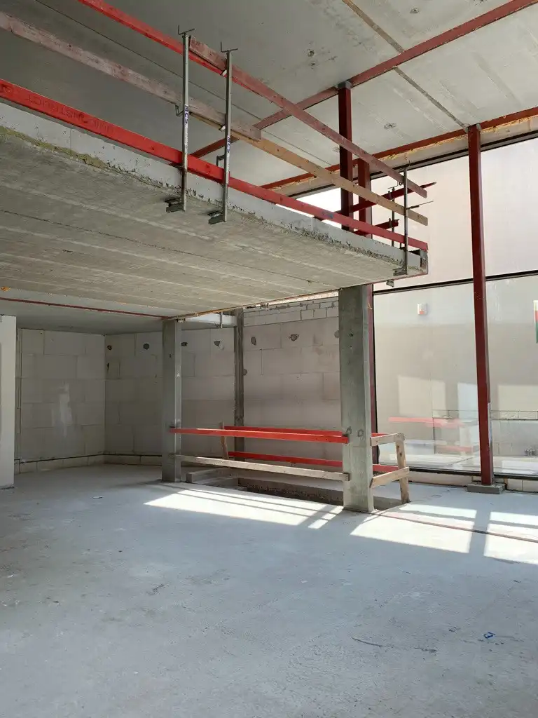 Centraal gelegen gloednieuwe handelsruimte in commercieel hart Waregem foto 4