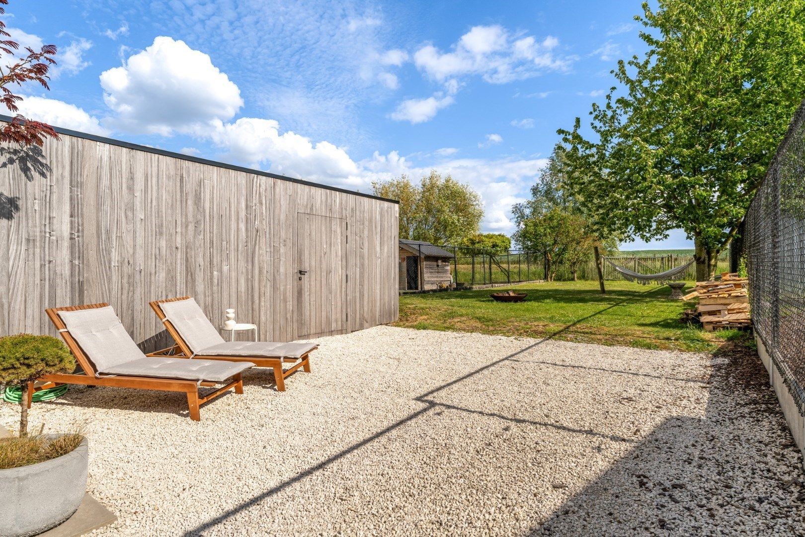 Knap en zeer grondig gerenoveerde halfvrijstaande woning met 4 slaapkamers en tuin in het mooie landelijke Jesseren foto 24