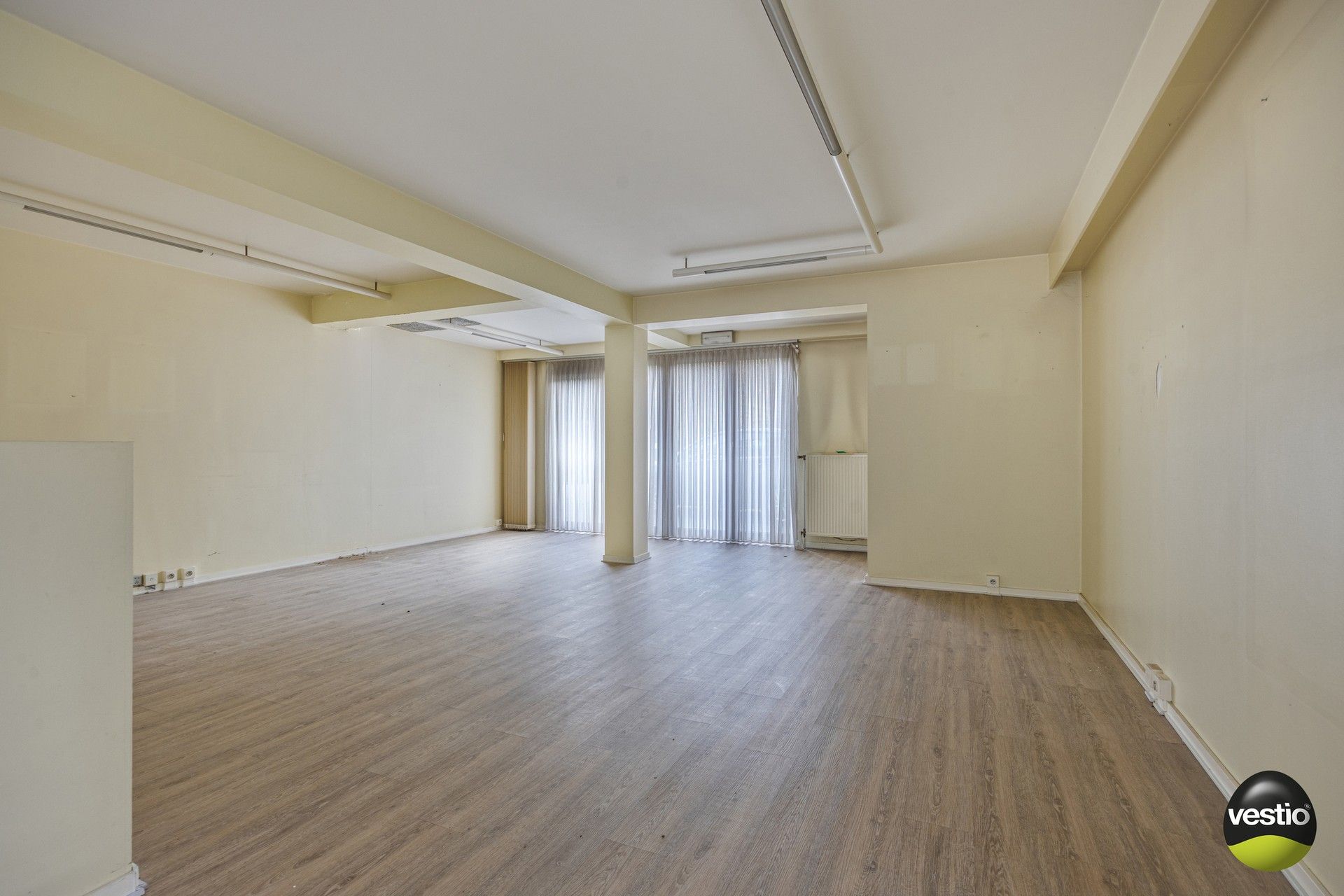 Kantoorruimte van privatieve kelder - 100 m² foto 2