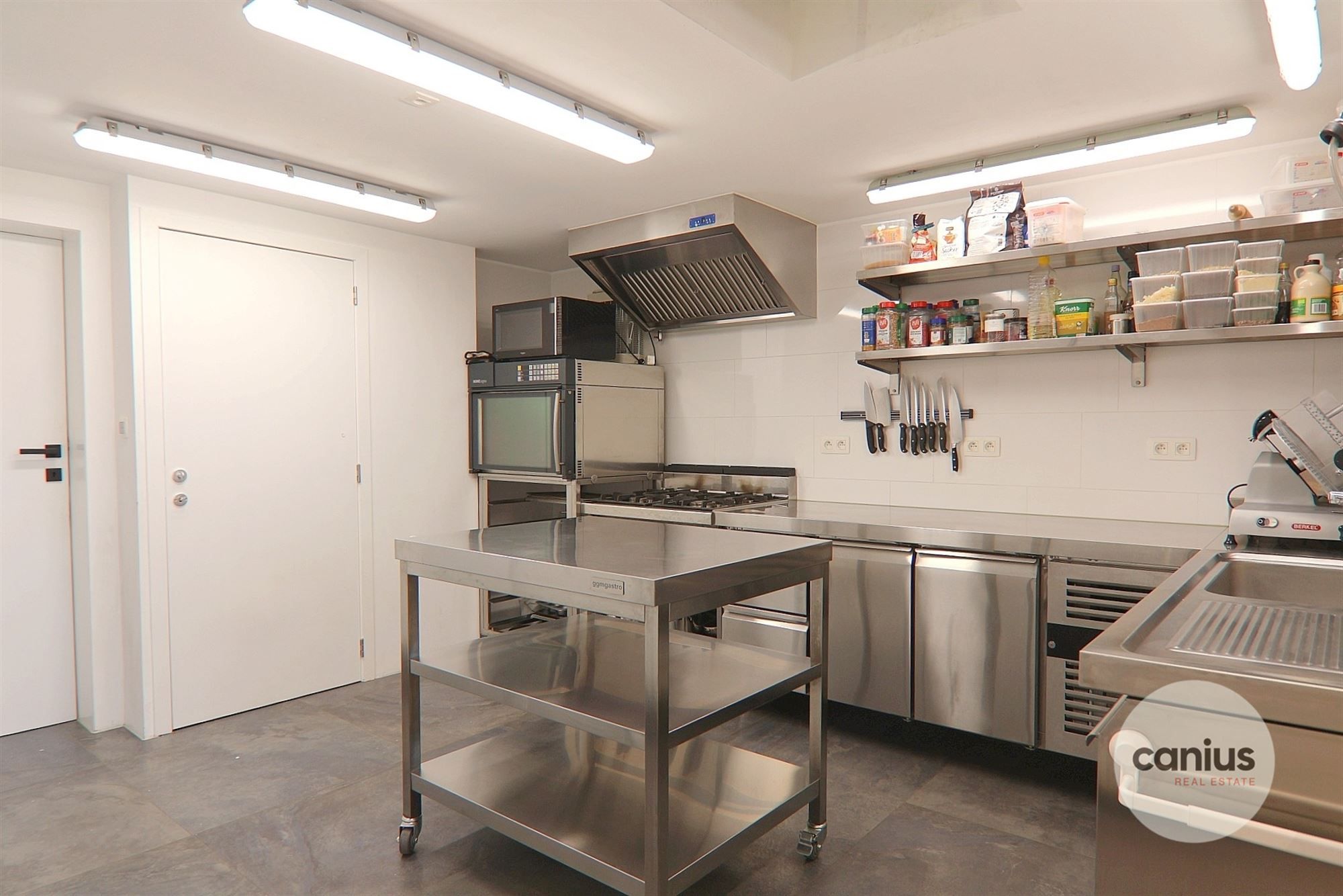 WONING MET DRIE SLAAPKAMERS EN PRAKTIJKRUIMTE TE KOOP IN SINT-TRUIDEN foto 26