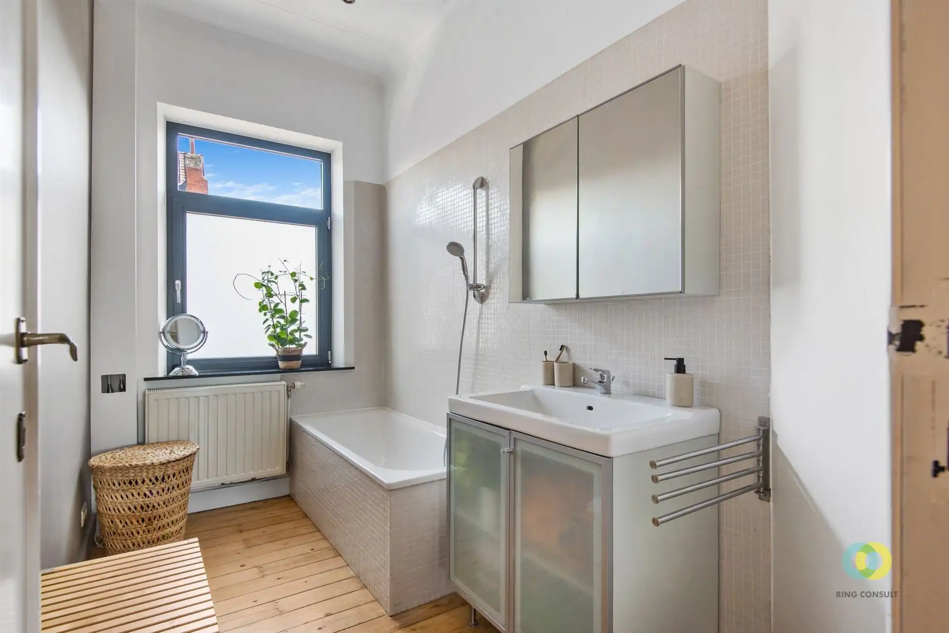 Charmante eengezinswoning met tuin foto 15