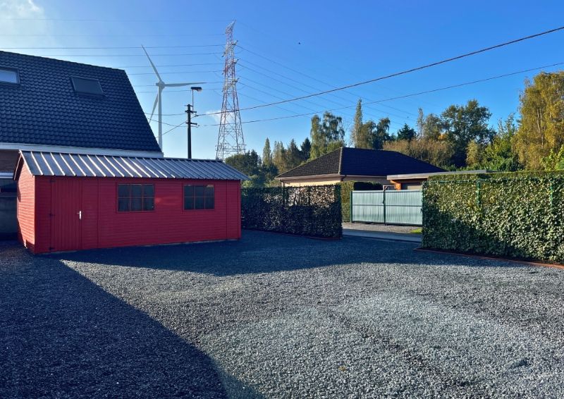 RUIME HALFOPEN BEBOUWING MET DRIE SLAAPKAMERS EN ONDERHOUDSVRIENDELIJKE TUIN foto 19