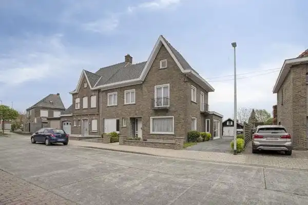 Karaktervolle woning te Izegem  foto 2